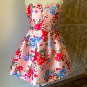 Windsor Junior's sweetheart dress With Pockets! Size 5/6